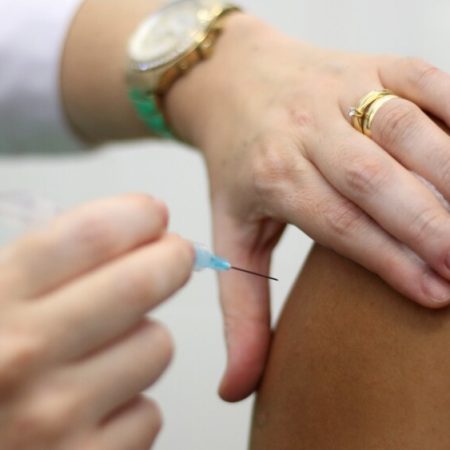 Vacinação contra a dengue é ampliada para adolescentes em Contagem