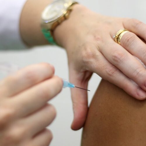 Vacinação contra a dengue é ampliada para adolescentes em Contagem