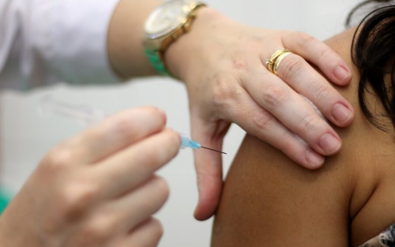 Vacinação contra a dengue é ampliada para adolescentes em Contagem