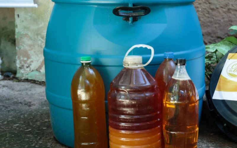 Novo sistema de coleta de óleo de cozinha transforma resíduo em recurso para escolas municipais